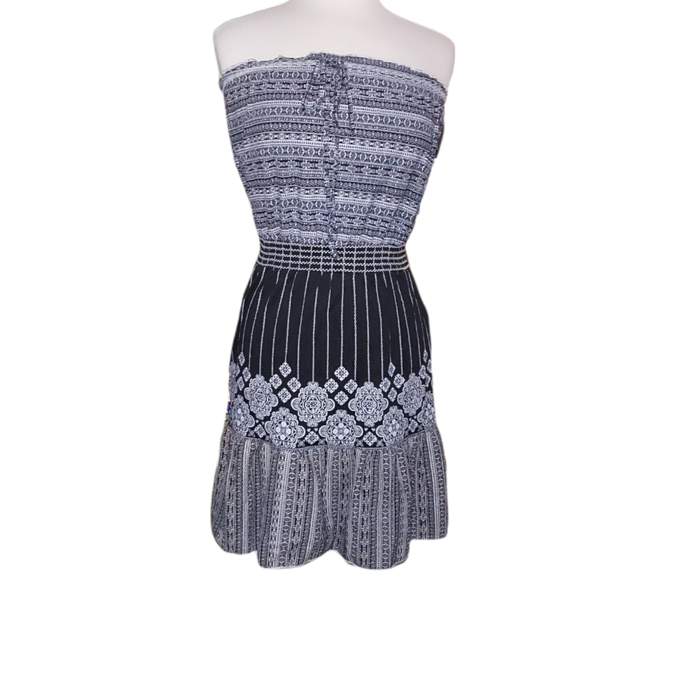 Almost Famous L Knee Length Sleeveless Dress Black White Peasent. Dimens…